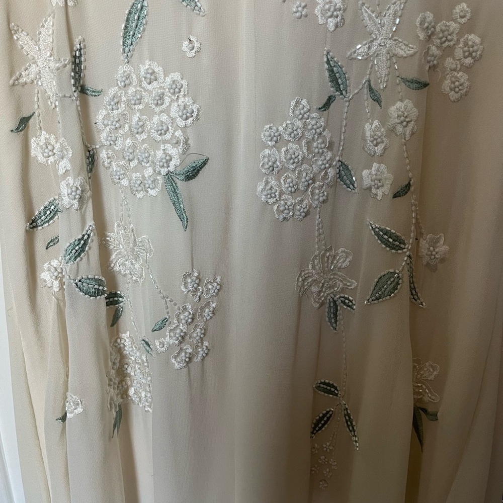 Hope and Ivy embroidery wedding dress - Picture 4 of 9